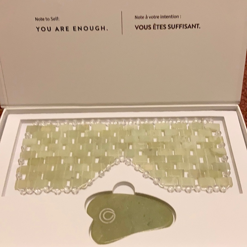 Monat jade eye mask and Gua sha